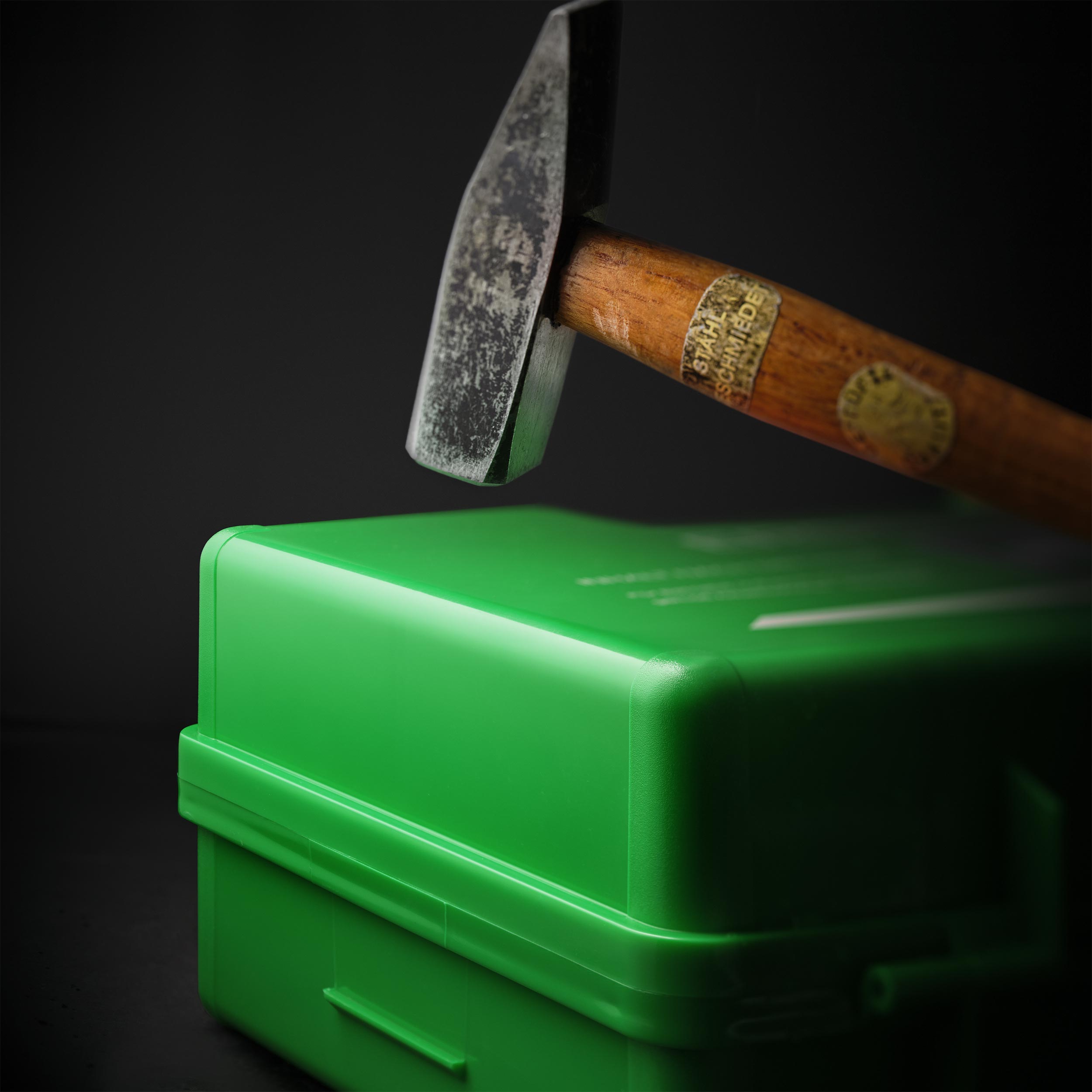  Erste-Hilfe-Koffer DIN 13157 aus ABS-Kunststoff bei äußerer Krafteinwirkung